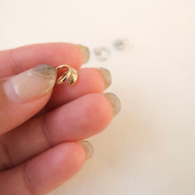 画像をギャラリービューアに読み込む, Silver925ねじりミニピアス|HOTARU(ホタル)