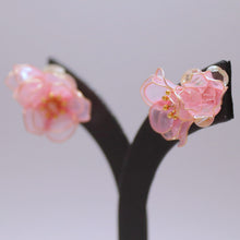 画像をギャラリービューアに読み込む, 梅とグリーンアメシストのピアス(イヤリング)|s.o.f.i. (ソフィー)