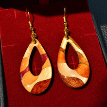 画像をギャラリービューアに読み込む, ピアス 穴あき楕円 赤|曲寄木 JuJu(マガリヨセギ ジュジュ)