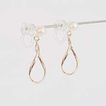 画像をギャラリービューアに読み込む, ツイストフープパールイヤリング|Kaava HELMI(カーヴァヘルミ)