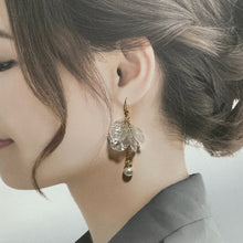 画像をギャラリービューアに読み込む, 花びらアシメオーロラピアス/イヤリング|a.line(エーライン)