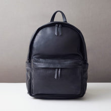 画像をギャラリービューアに読み込む, 【雑誌掲載商品】防水レザー デイパックM|leather laboratory( レザーラボラトリー)