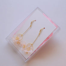 画像をギャラリービューアに読み込む, 桜とクォーツのピアス|s.o.f.i. (ソフィー)