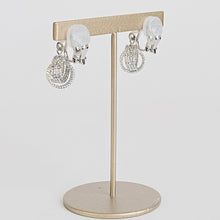 画像をギャラリービューアに読み込む, メタルコイルパールイヤリング|Kaava HELMI(カーヴァヘルミ)