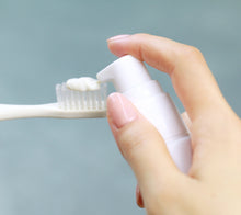 画像をギャラリービューアに読み込む, モンモリロナイトと銀と水の歯みがき〈歯磨き粉〉| KURUMU(クルム)