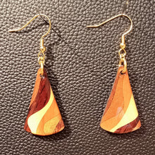 画像をギャラリービューアに読み込む, ピアス 扇形 茶|曲寄木 JuJu(マガリヨセギ ジュジュ)