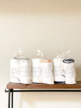 画像をギャラリービューアに読み込む, パンブーポンポン スワドル+タオル セット(3 colors)|Malabar Baby(マラバーベイビー )