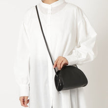 画像をギャラリービューアに読み込む, 本革半月型ショルダーバッグ|leather laboratory( レザーラボラトリー)