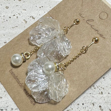 画像をギャラリービューアに読み込む, 花びらアシメオーロラピアス/イヤリング|a.line(エーライン)