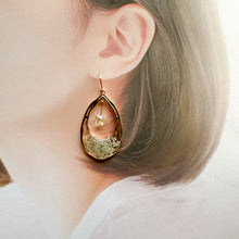 画像をギャラリービューアに読み込む, (ホワイト)蝶々の雫 イヤリング/ピアス|Apila(アピラ)