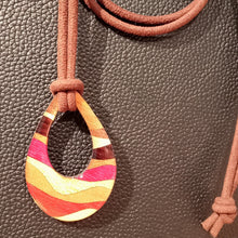 画像をギャラリービューアに読み込む, ペンダント 楕円 赤|曲寄木 JuJu(マガリヨセギ ジュジュ)