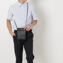 画像をギャラリービューアに読み込む, レザースマホ縦型ショルダー|leather laboratory( レザーラボラトリー)