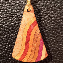 画像をギャラリービューアに読み込む, ピアス 扇形 赤|曲寄木 JuJu(マガリヨセギ ジュジュ)