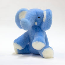 画像をギャラリービューアに読み込む, ムートンぬいぐるみ ぞう「がね」 ブルー|NOBLE mouton&interor(ノーブル ムートンアンドインテリア)