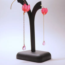 画像をギャラリービューアに読み込む, シクラメンとピンクトパーズのピアス|s.o.f.i. (ソフィー)