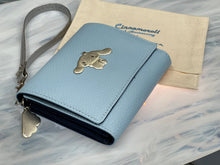 画像をギャラリービューアに読み込む, シナモロールハンドストラップ付ミニウォレット|Cuprum by ISHIWATA(クプラム バイ イシワタ)