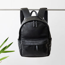 画像をギャラリービューアに読み込む, 【雑誌掲載商品】防水レザー デイパックM|leather laboratory( レザーラボラトリー)