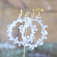 画像をギャラリービューアに読み込む, crown of baby's breath -white-(ピアス/イヤリング)|FT2 works(エフティーツーワークス)