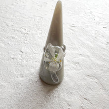 画像をギャラリービューアに読み込む, 飛びつき猫のリング|Apila(アピラ)