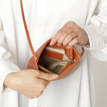 画像をギャラリービューアに読み込む, レザースマホ縦型ショルダー|leather laboratory( レザーラボラトリー)