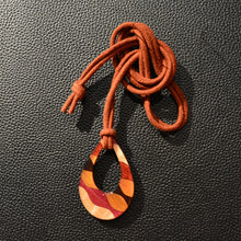 画像をギャラリービューアに読み込む, ペンダント 楕円 茶|曲寄木 JuJu(マガリヨセギ ジュジュ)