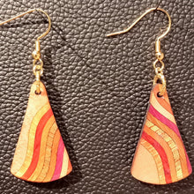 画像をギャラリービューアに読み込む, ピアス 扇形 赤|曲寄木 JuJu(マガリヨセギ ジュジュ)