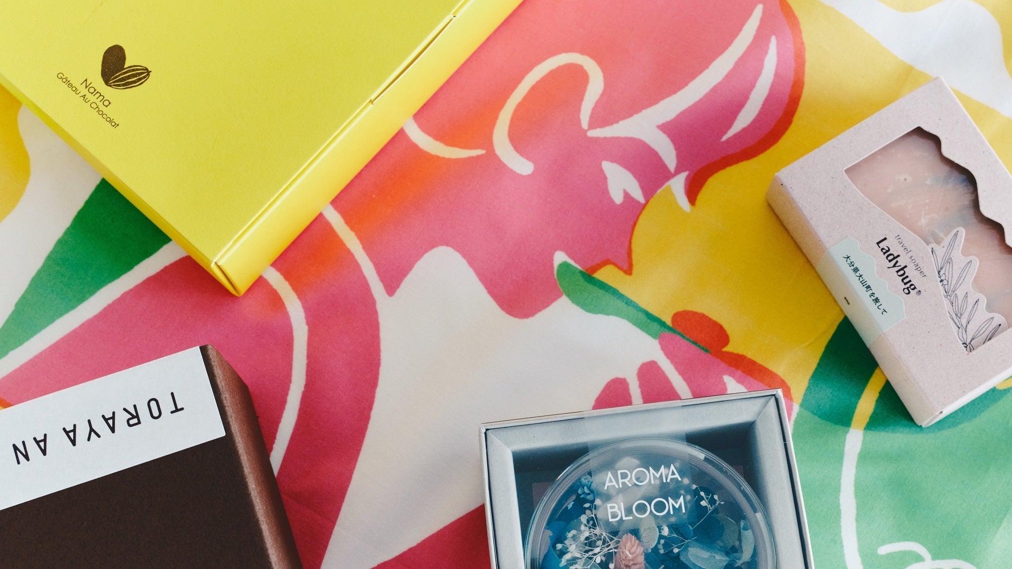 【Interview】「誰もが共感できる日々の瞬間をろ過していく」コラボレーションハンカチのイラストを描いた西山寛紀さんインタビューのサムネイル