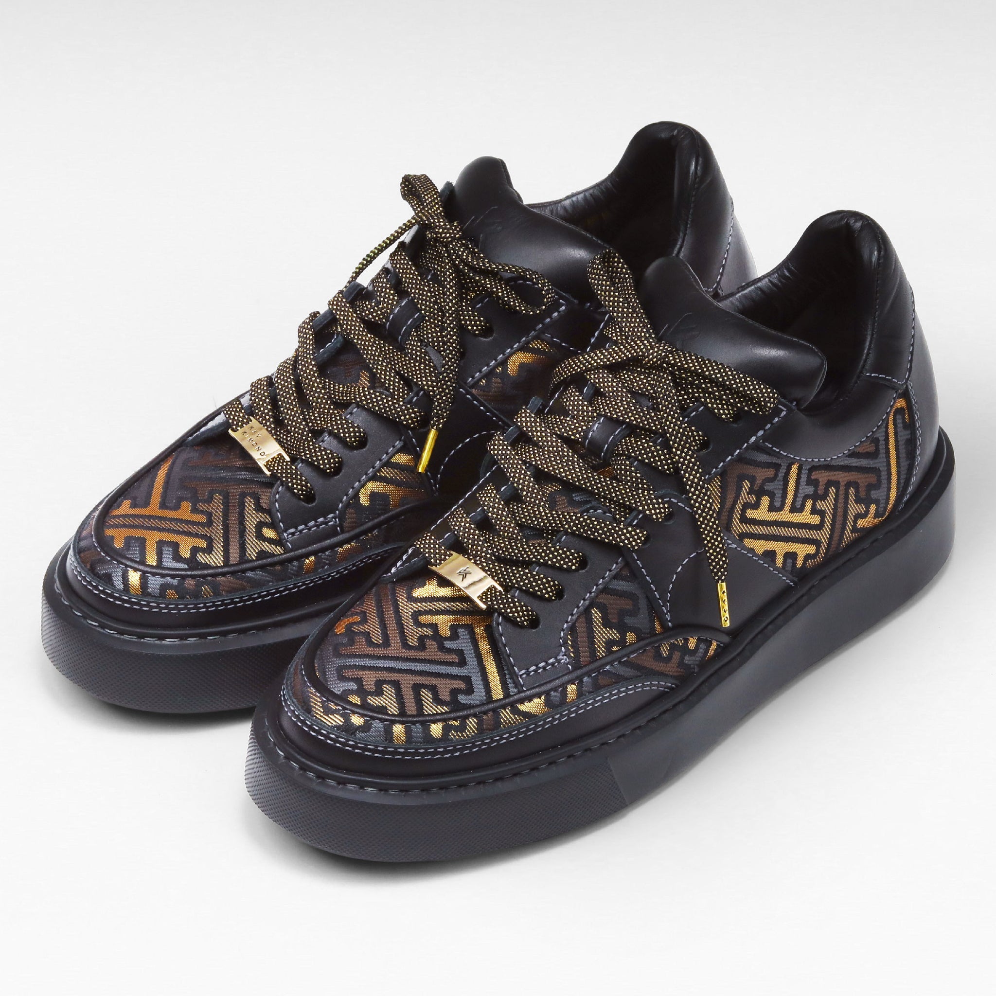 西陣織×本革スニーカー　紗綾型文様(黒)｜KAVKIMONO（カブキモノ）