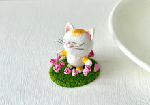 画像をギャラリービューアに読み込む, 春を感じて猫さん（黄トラ白）｜手ノヒラ堂（テノヒラドウ）
