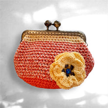 画像をギャラリービューアに読み込む, ラメ入りオレンジポーチ　パンジー付き｜M'S  CROCHET（エムズクロシェット）

