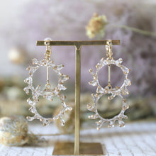 画像をギャラリービューアに読み込む, crown of baby&#39;s breath -mini double- (white/gold)（ピアス/イヤリング）｜FT2 works（エフティーツーワークス）｜FT2 works（エフティーツーワークス）
