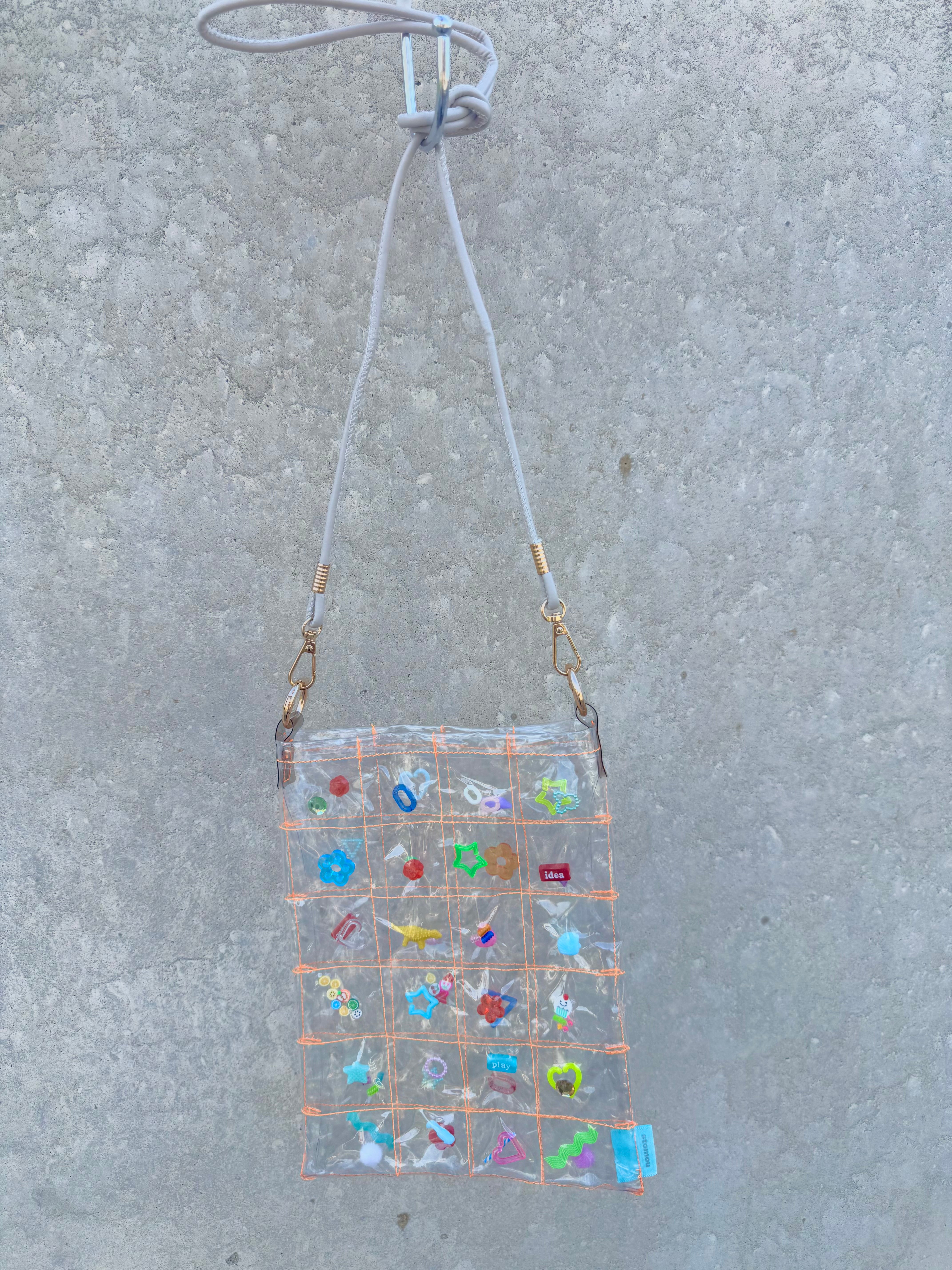 パーツ沢山スマホショルダー｜stomou（ストマウ）