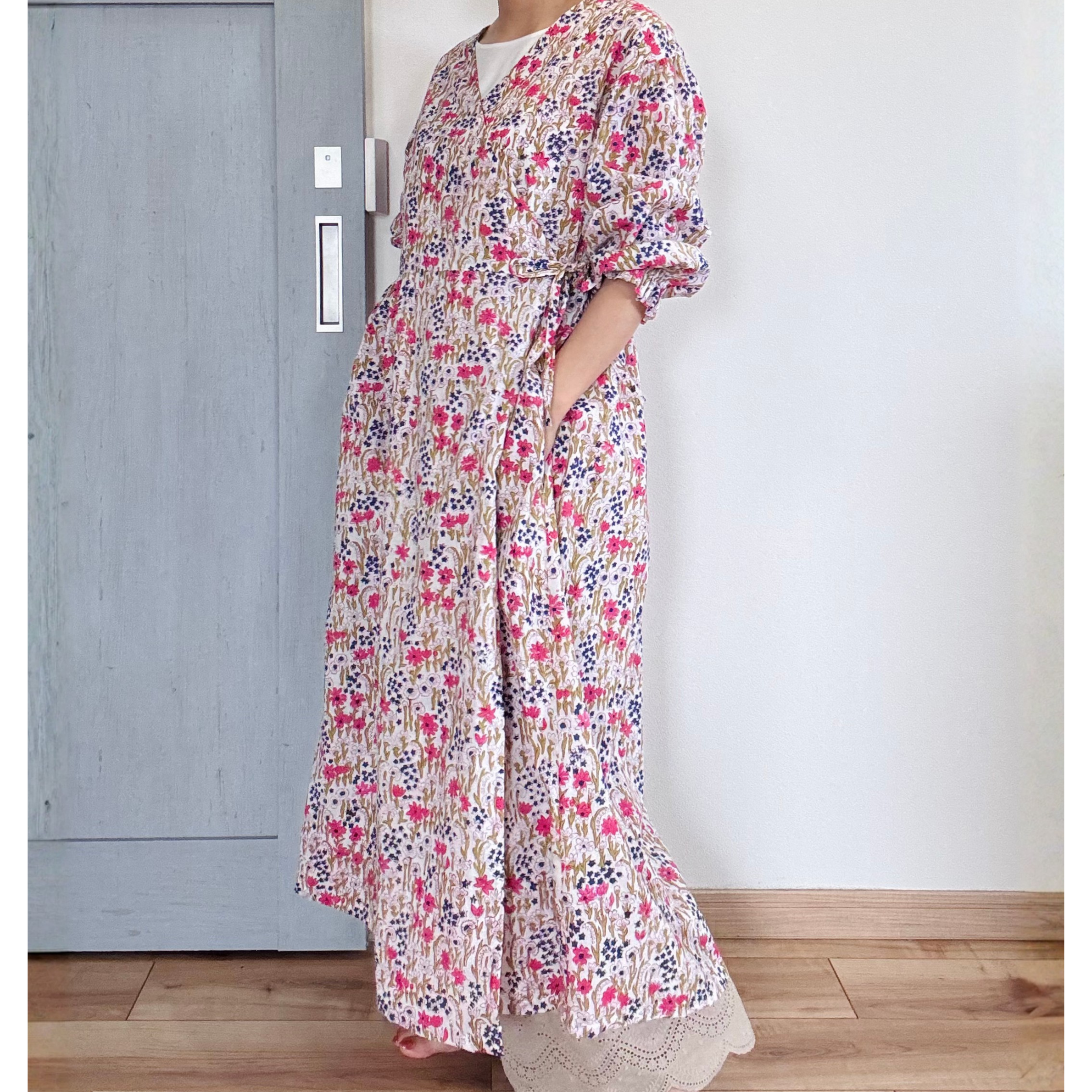 ブロックプリントのカシュクールワンピース インド綿 一点モノ｜かっぽう着屋（カッポウギヤ）｜かっぽう着屋（カッポウギヤ）