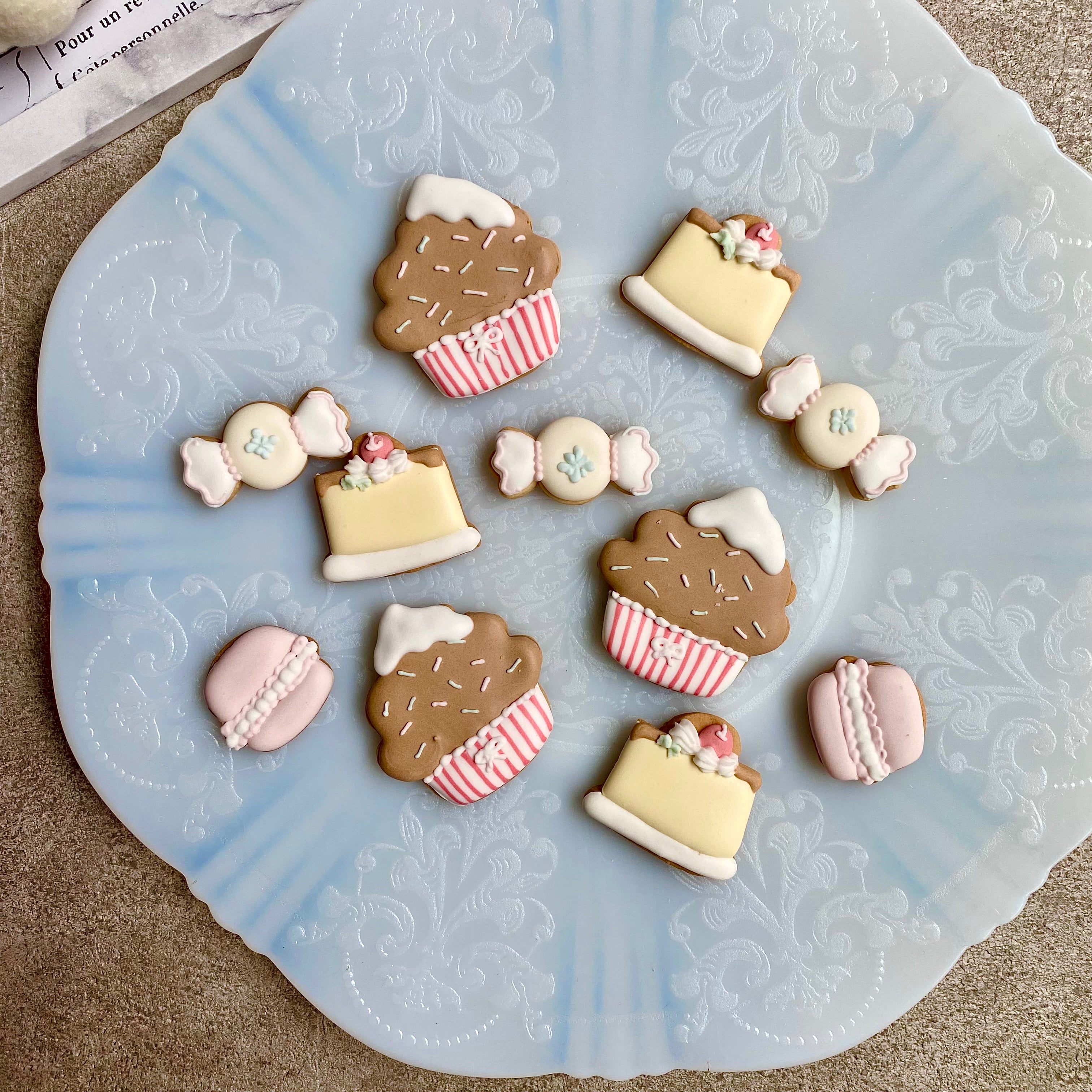 スイーツアイシングクッキーセット　✴︎カップケーキとマカロンとプリンとキャンディをどうぞ｜sumirecookies（スミレクッキーズ）