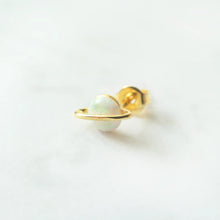 画像をギャラリービューアに読み込む, プラネットモチーフ オパール スタッドピアス（シルバー925／18Kゴールドプレーティング）｜SMUK（スムーク）
