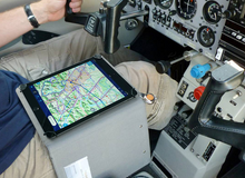 画像をギャラリービューアに読み込む, DESIGN 4 PILOTS　パイロット　航空用ニーボード（iPad対応）｜Skyart JAPAN（スカイアートジャパン）
