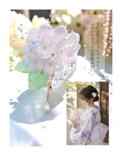 画像をギャラリービューアに読み込む, ふんわりカラーの紫陽花と金沢金箔のかんざし(ドライフラワー・天然石とガラスの揺れるチャーム付き)｜ハピネスウェーブ
