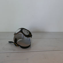 画像をギャラリービューアに読み込む, ペンギンの赤ちゃんバッグ・専用ヘルメット・ホワイト｜ガムアママレザーズ神戸（ガムアママレザーズコウベ）
