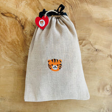 画像をギャラリービューアに読み込む, とらちゃんのオリジナル刺繍入り巾着とドリップバッグ6個セット（2種類×3個）｜とらまめロースタリー
