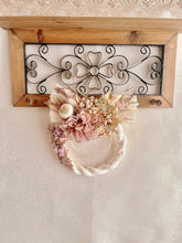 画像をギャラリービューアに読み込む, くすみピンクのカラーしめ縄｜flowers luciole（フラワーズ　ルシオール）
