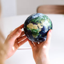 画像をギャラリービューアに読み込む, EARTH WITH CLOUDS（雲のある地球）：パーソナル (4.5インチ)｜MOVA Globe（モバグローブ）
