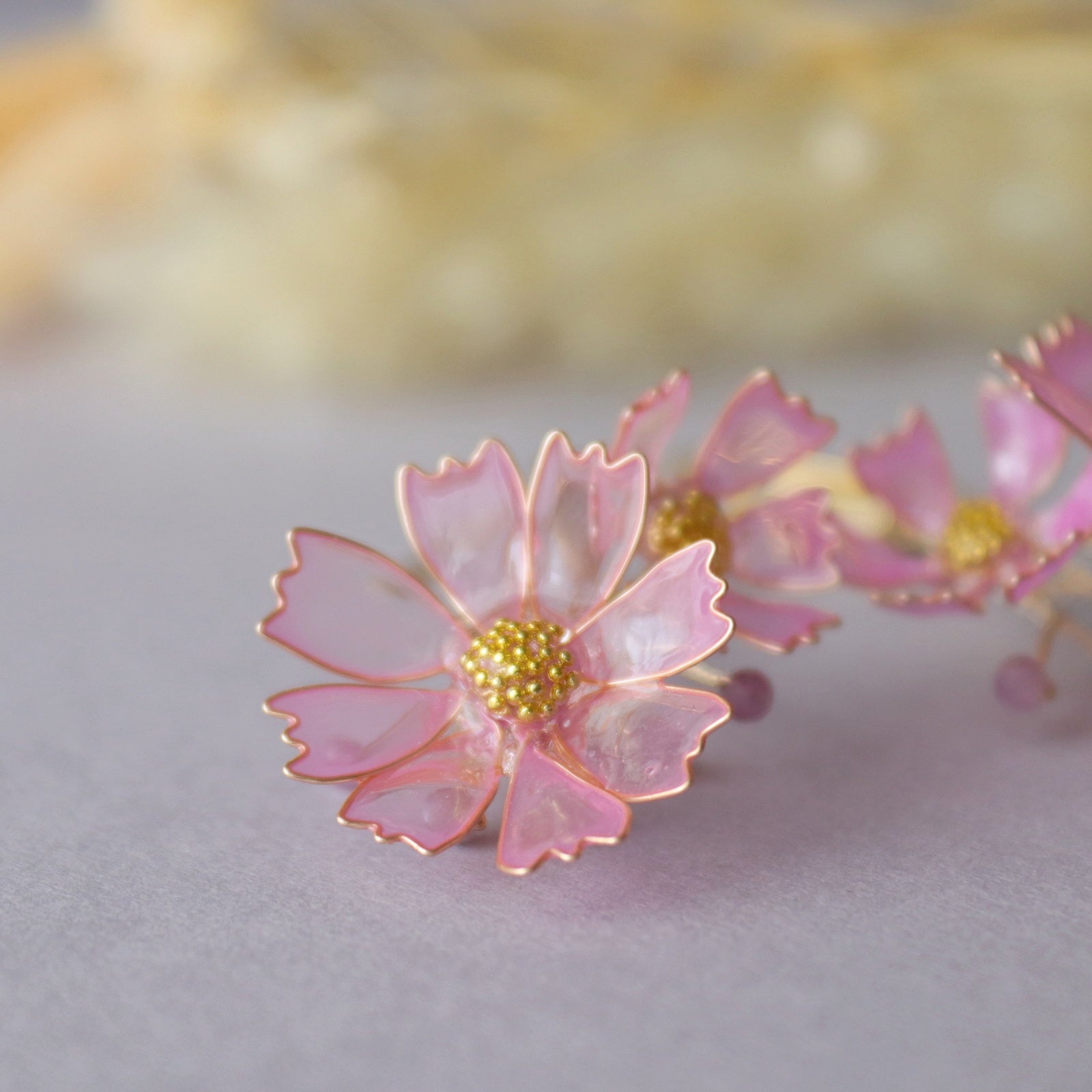 秋桜（コスモス）とピンクサファイアのピアス（イヤリング）｜s.o.f.i.