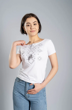 画像をギャラリービューアに読み込む, T-シャツ ・ ウクライナ刺繡入り｜Ukrainian Embroidery Wear ”Mavka”（ウクライナシシュウノアパレル　マウカ）
