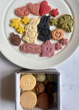 画像をギャラリービューアに読み込む, ずっといっしょ　しろいうさぎとくろいうさぎのバレンタインクッキー缶　mini｜chinami sweets（チナミスイーツ）
