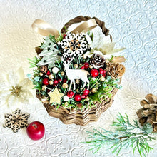 画像をギャラリービューアに読み込む, ポインセチアとツリーとトナカイの壁掛けクリスマスアレンジメント　（アーティフィシャルフラワー・造花）｜bouquet de muguet（ブーケ　ドゥ　ミュゲ）
