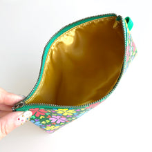 画像をギャラリービューアに読み込む, フラットポーチ Flat Pouch "Spreading LOVE flower” _ Heavenly Garden｜asugatic（アシュガティック）
