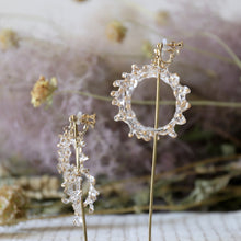 画像をギャラリービューアに読み込む, crown of baby&#39;s breath -mini double- (white/gold)（ピアス/イヤリング）｜FT2 works（エフティーツーワークス）｜FT2 works（エフティーツーワークス）
