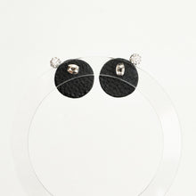 画像をギャラリービューアに読み込む, リアルレザーとクリスタルガラスが上品に耳に寄り添うピアス｜BLANCHE NEIGE（ブランシュネージュ）

