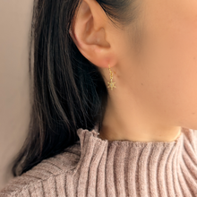 画像をギャラリービューアに読み込む, 雪の結晶ピアス／イヤリング｜orie（オリエ）
