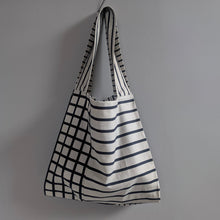 画像をギャラリービューアに読み込む, 作家オリジナル生地でつくった肩掛けアシメフリルバッグ｜takutomo（タクトモ）
